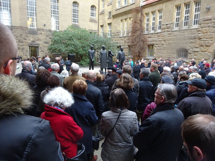 An der Gedenkstätte Münchner Platz in Dresden - hier beim Kreuzweg 2017.